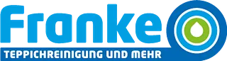 Logo mit dem Schriftzug 'Franke' in blauer Schrift und einem kreisförmigen Symbol mit einem Tropfen in der Mitte sowie dem Text 'TEPPICHREINIGUNG UND MEHR' darunter
